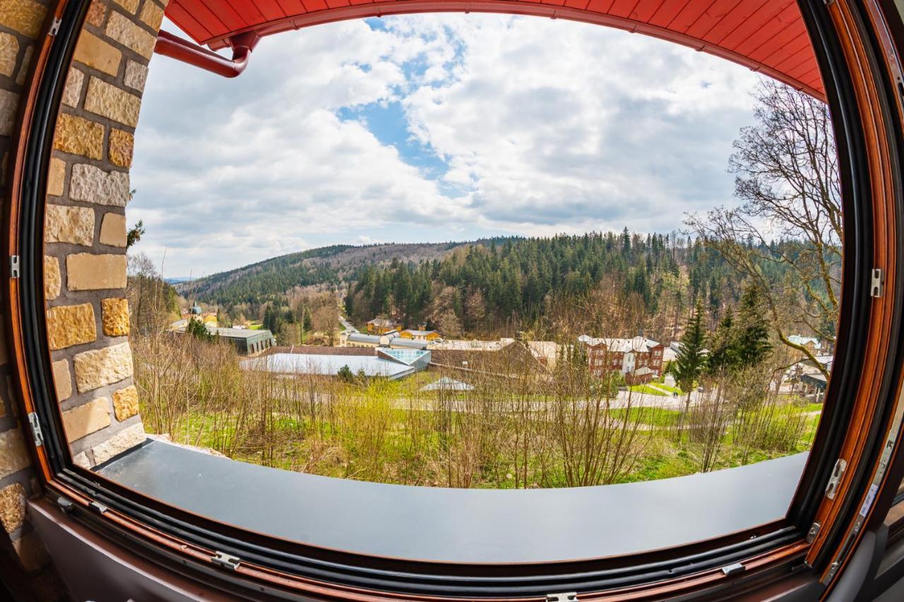 Penzion Zamecek Janske Lazne Bagian luar foto
